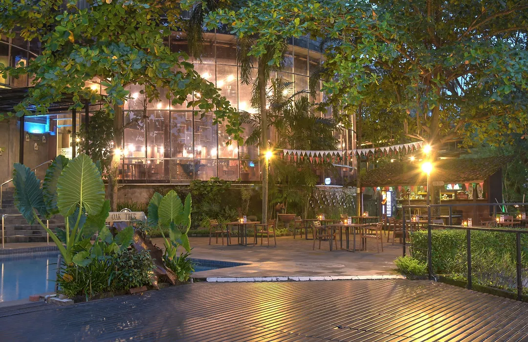 Oak Tree Emerald Hotel & Coventions Semarang-1