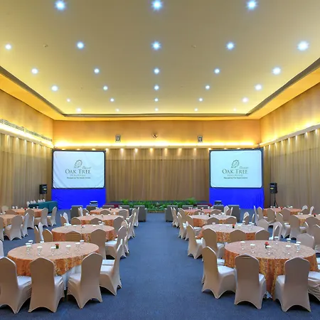 Oak Tree Emerald Hotel & Coventions Semarang-3